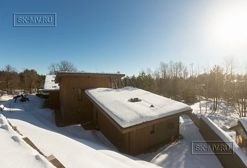 Построенный современный энергоэффективный загородный дом класса премиум с отделкой планкеном в Выборгском районе - 43