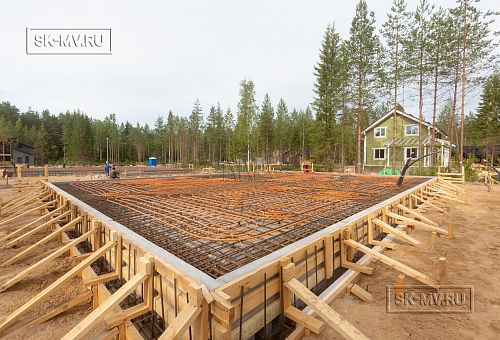 Монтаж индивидуального расчётного фундамента УШП PRO для строительства кирпичного двухэтажного дома в Рощино, Лениградская обл. - 5