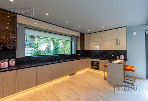 Пример внутренней отделки П-образного загородного дома в Сестрорецке - 22