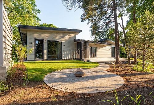 Фотографии П-образного дома в скандинавском стиле 238 кв м с панорамным остеклением, построенного в Сестрорецке - 12