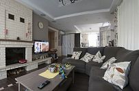 Пример внутренней отделки комбинированного загородного дома с цокольным этажом в п Ольшанки - мини - 50