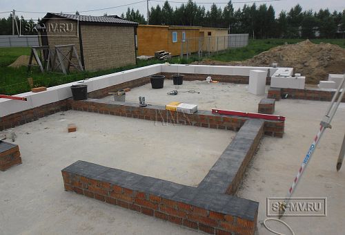 Можайские сады. Кирпичная кладка под стены из газобетона с гидроизоляцией