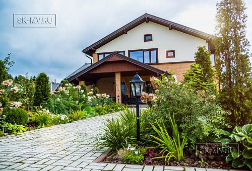 Строительство большого двухэтажного газобетонного коттеджа с комбинированной фасадной отделкой кирпичом и штукатуркой в КП Сосновое - 25