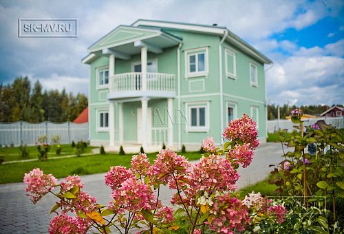 Построенный каркасный особняк в классическом стиле с балконом в п Борисово - 2