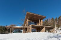 Построенный современный энергоэффективный загородный дом класса премиум с отделкой планкеном в Выборгском районе - мини - 1