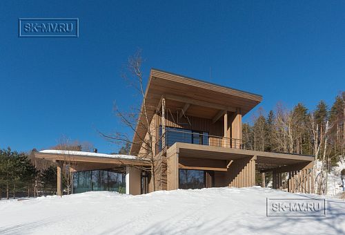 Построенный современный энергоэффективный загородный дом класса премиум с отделкой планкеном в Выборгском районе - 1