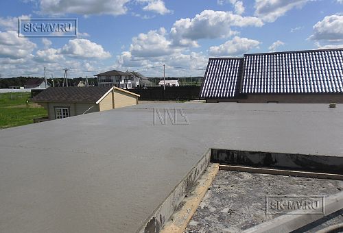 Окончание заливки монолитной плиты межэтажного перекрытия