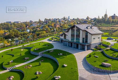 Фото репортаж с места строительства кирпичного дома ок 800 кв м с цоколем и СПА в д Пеники Лен области - 1