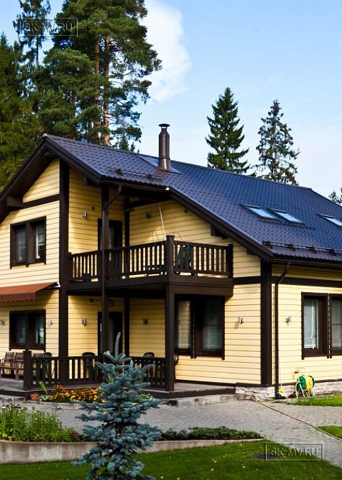 Строительство большого желтого каркасного дома с гаражом и сауной в пгт Сиверский