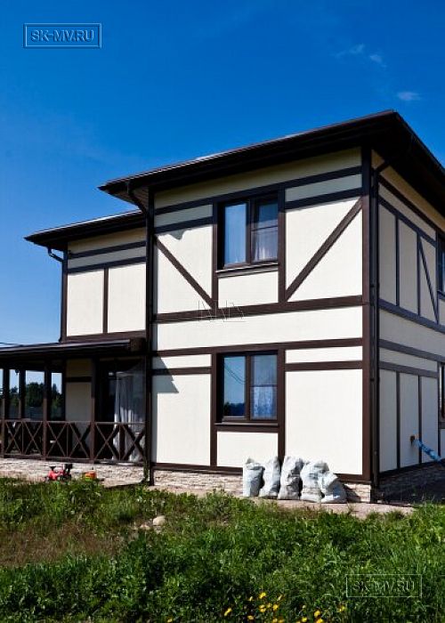 Построенный по каркасной технологии в к п Парквэй загородный дом для постоянного проживания в стиле фахверк площадью 200 кв м