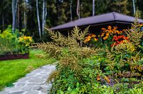 Построенный газобетонный дом в классическом стиле с эркером, балконом, навесом для автомобиля, остекленной верандой и комбинированной фасадной отделкой в кп Сосновое - мини - 9