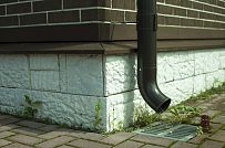 Строительство двухэтажного каркасного коттеджа шале около 300 кв м с комбинированной отделкой коричневым кирпичом и деревом в п Володарский - мини - 8