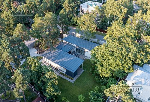 Фотографии П-образного дома в скандинавском стиле 238 кв м с панорамным остеклением, построенного в Сестрорецке - 30