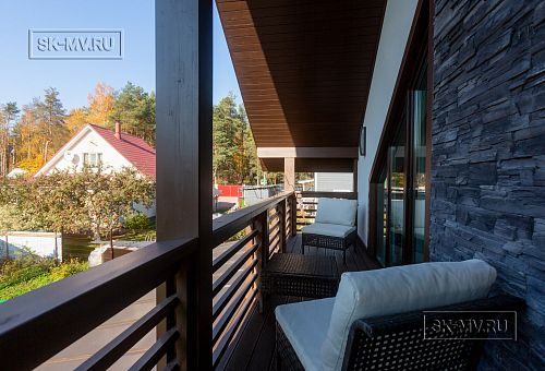 Построенный загородный дом с террасой по каркасной технологии в Сестрорецке под ключ - 3