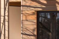 Построенный современный энергоэффективный загородный дом класса премиум с отделкой планкеном в Выборгском районе - мини - 34