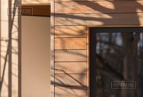 Построенный современный энергоэффективный загородный дом класса премиум с отделкой планкеном в Выборгском районе - 34