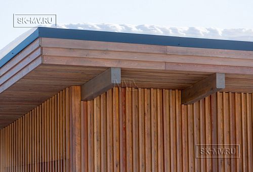 Построенный современный энергоэффективный загородный дом класса премиум с отделкой планкеном в Выборгском районе - 50