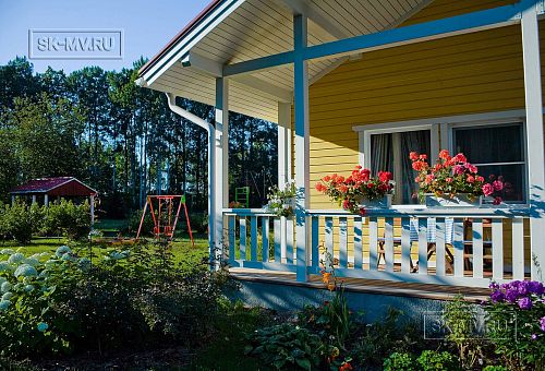 Строительство одноэтажного каркасного дома 95 кв м с фасадной отделкой желтой отделочной доской в г. Приозерск - 12