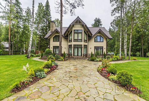 Строительство большого каркасного дома для постоянного проживания ок 300 кв м с террасой и эркером в п Комарово - 1