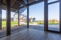 Интерьер летней кухни с каменной печью и панорамным остеклением в д. Пеники от СК Медный Всадник - мини - 1