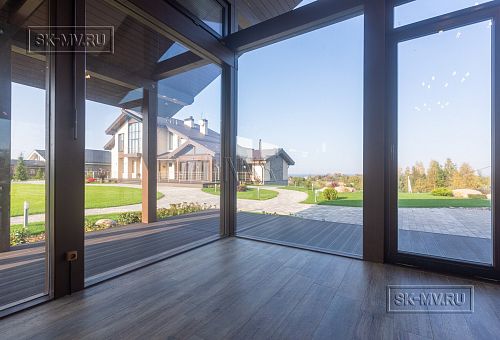 Интерьер летней кухни с каменной печью и панорамным остеклением в д. Пеники от СК Медный Всадник - 1