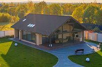 Летняя кухня с террасой барбекю и бильярдной в Оликах под ключ - мини - 22