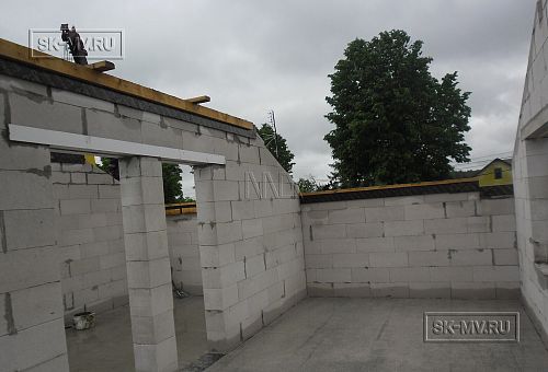 Юрлово. Монтаж монолитного пояса стропильной системы