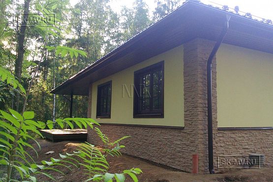 Построенный одноэтажный дом из газобетона с шатровой крышей в СНТ Фауна - 2