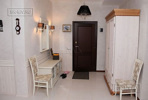 Дизайн интерьера в классическом стиле загородного дома с мансардой в кп Галактика - 21