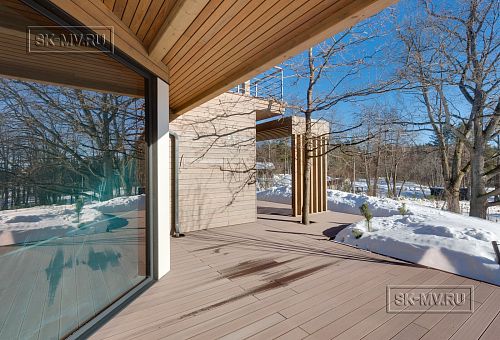 Построенный современный энергоэффективный загородный дом класса премиум с отделкой планкеном в Выборгском районе - 67