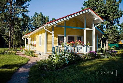 Строительство одноэтажного каркасного дома 95 кв м с фасадной отделкой желтой отделочной доской в г. Приозерск - 15