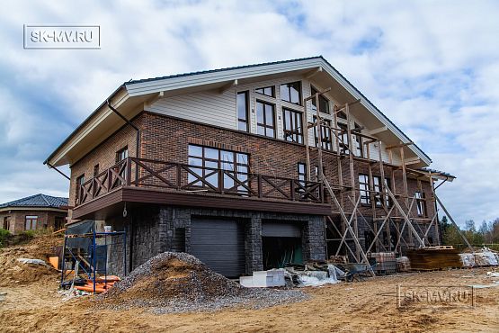 Фото репортаж с места строительства комбинированного дома площадью 1400 кв м с цоколем и СПА в д Пеники Ленобласти - 1