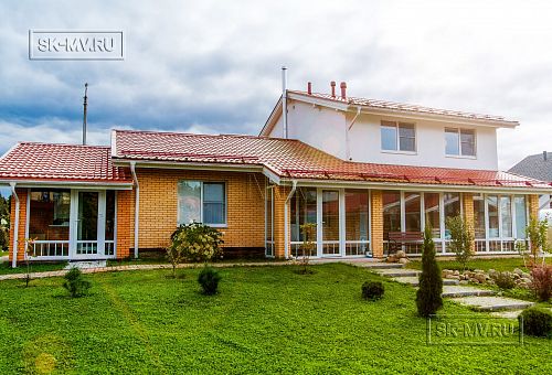 Строительство одноэтажного коттеджа из газобетона с теплой верандой с панорамным остеклением в КП Сосновое - 2