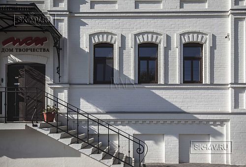 Фото репортаж с места строительства Дома художников 1600 кв м из кирпича с цокольным этажом по старинным чертежам 19 века в Тарусе Калужской области - 24