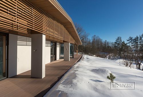 Построенный современный энергоэффективный загородный дом класса премиум с отделкой планкеном в Выборгском районе - 58