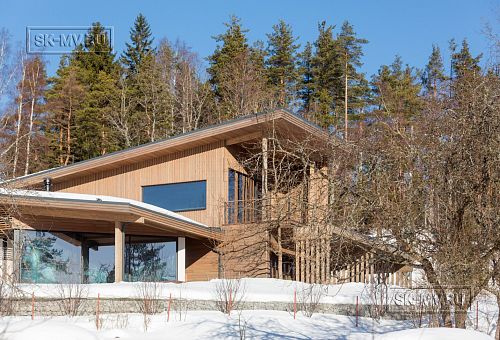 Построенный современный энергоэффективный загородный дом класса премиум с отделкой планкеном в Выборгском районе - 77