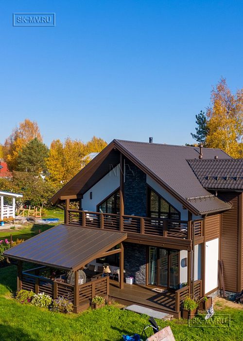 Построенный загородный дом с террасой по каркасной технологии в Сестрорецке под ключ