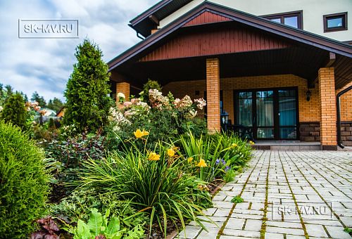 Строительство большого двухэтажного газобетонного коттеджа с комбинированной фасадной отделкой кирпичом и штукатуркой в КП Сосновое - 5