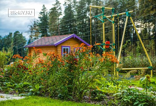 Построенный газобетонный дом в классическом стиле с эркером, балконом, навесом для автомобиля, остекленной верандой и комбинированной фасадной отделкой в кп Сосновое - 12