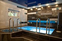 Пример внутренней отделки комбинированного загородного дома с цокольным этажом в п Ольшанки - мини - 35