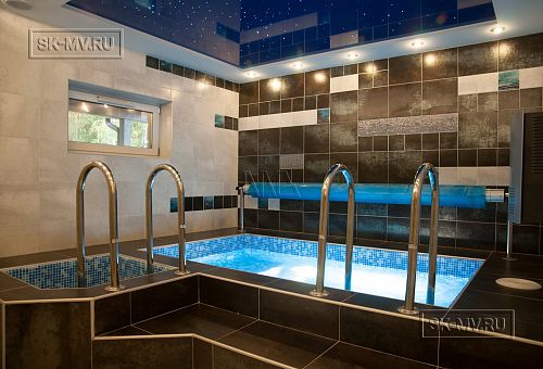 Пример внутренней отделки комбинированного загородного дома с цокольным этажом в п Ольшанки - 35