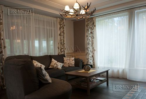 Пример внутренней отделки комбинированного загородного дома с цокольным этажом в п Ольшанки - 40