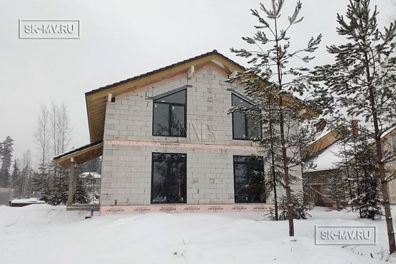 Фото репортаж с места строительства загородного коттеджа из газобетона с сауной внутри в Савое Ленобласти  - 21