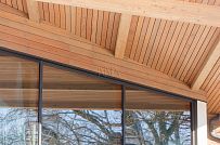 Построенный современный энергоэффективный загородный дом класса премиум с отделкой планкеном в Выборгском районе - мини - 25