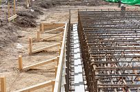 Монтаж индивидуального расчётного фундамента УШП PRO для строительства одноэтажного кирпичного дома в п. Рощино, Ленинградская обл. - мини - 3