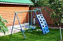 Строительство небольшого двухэтажного каркасного дома 165 кв м с бежевым сайдингом и зеленой крышей в СНТ Учитель - мини - 2