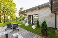 Фотографии П-образного дома в скандинавском стиле 238 кв м с панорамным остеклением, построенного в Сестрорецке - мини - 26