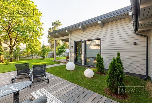 Фотографии П-образного дома в скандинавском стиле 238 кв м с панорамным остеклением, построенного в Сестрорецке - 26