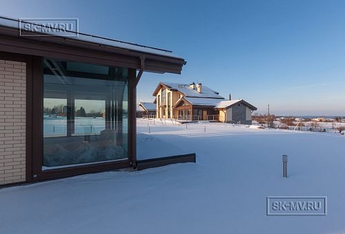 Фото репортаж с места строительства кирпичного дома ок 800 кв м с цоколем и СПА в д Пеники Лен области - 22