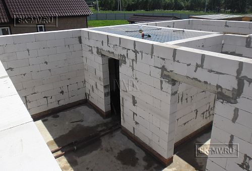 Можайские сады. Монтаж опалубки и листов фанеры для заливки м.э. перекрытия